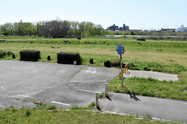 死亡の2児は10歳と3歳の兄妹　車内で母親が無理心中図った可能性