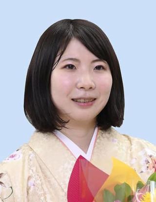 西山朋佳女王が先勝　将棋のマイナビ第1局