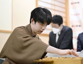 藤井聡太八冠、名人を初防衛　将棋、連続タイトル22期に