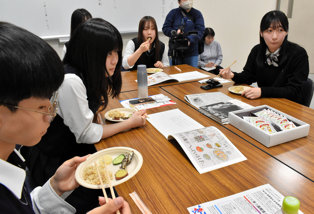 「謎解き」や大豆飯再現で平和学習　高校生企画、戦争のひどさ伝える