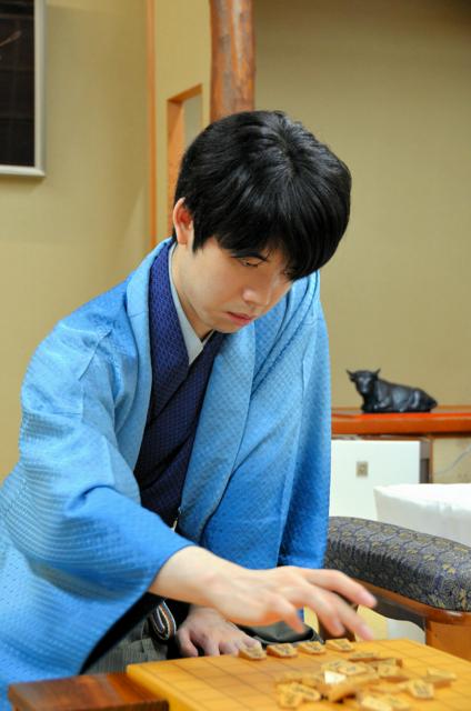 藤井棋聖が棋聖戦で開幕２連勝　「永世」称号の獲得まであと１勝