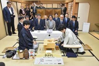 藤井聡太か伊藤匠か、決着へ　将棋の叡王戦、最終局始まる