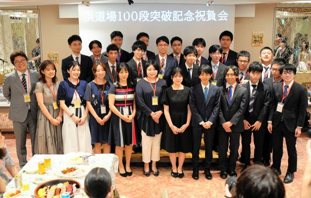 芝野名人も一力棋聖も輩出　囲碁の名門「洪道場」が百段突破祝賀会