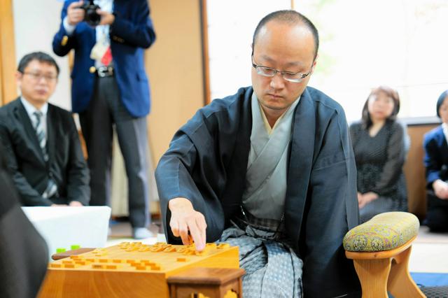 将棋・王位戦第2局　渡辺九段が藤井王位に勝って対戦成績1勝1敗に