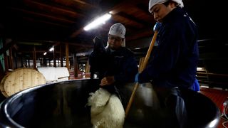 ユネスコ無形文化遺産になった日本の「伝統的酒造り」：世界中を酔わせるための課題とは