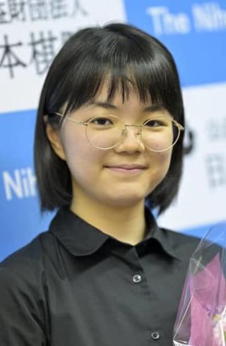 仲邑三段、韓国初タイトル逃す　女流国手戦