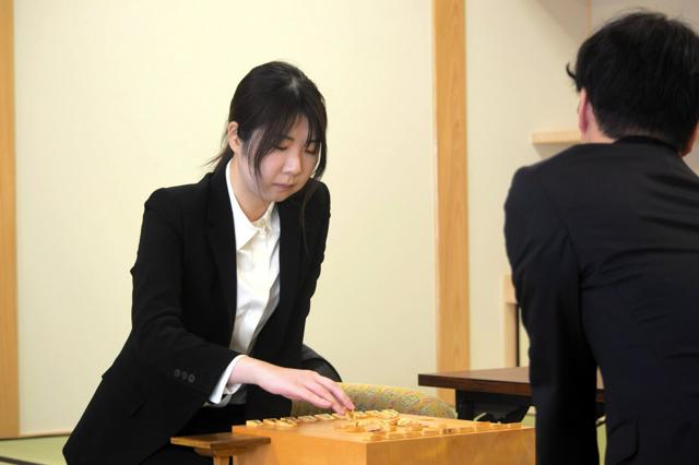 将棋の西山女流三冠、編入試験第4局に勝利　女性初の棋士にあと1勝